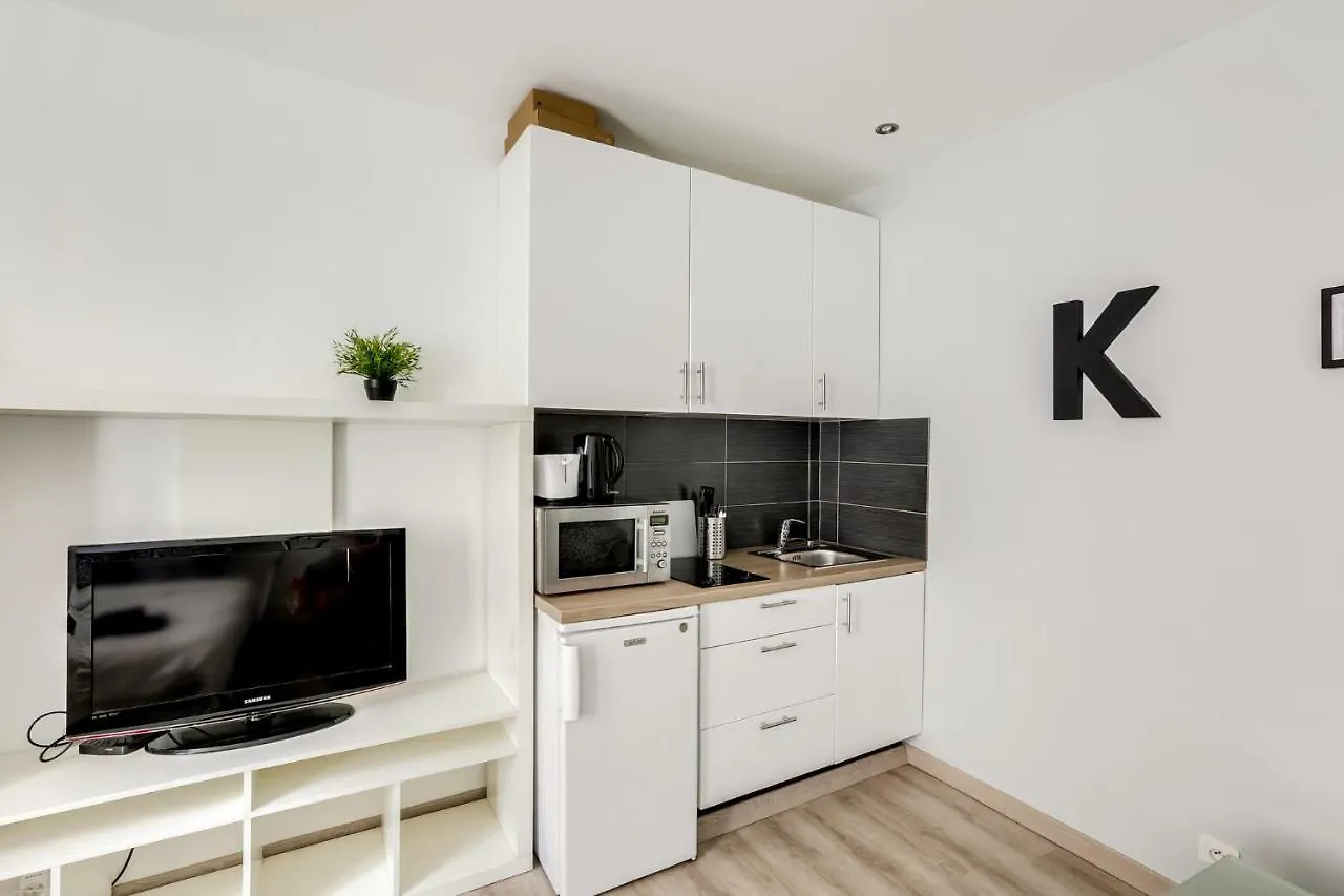 132 Brancion Apartment *